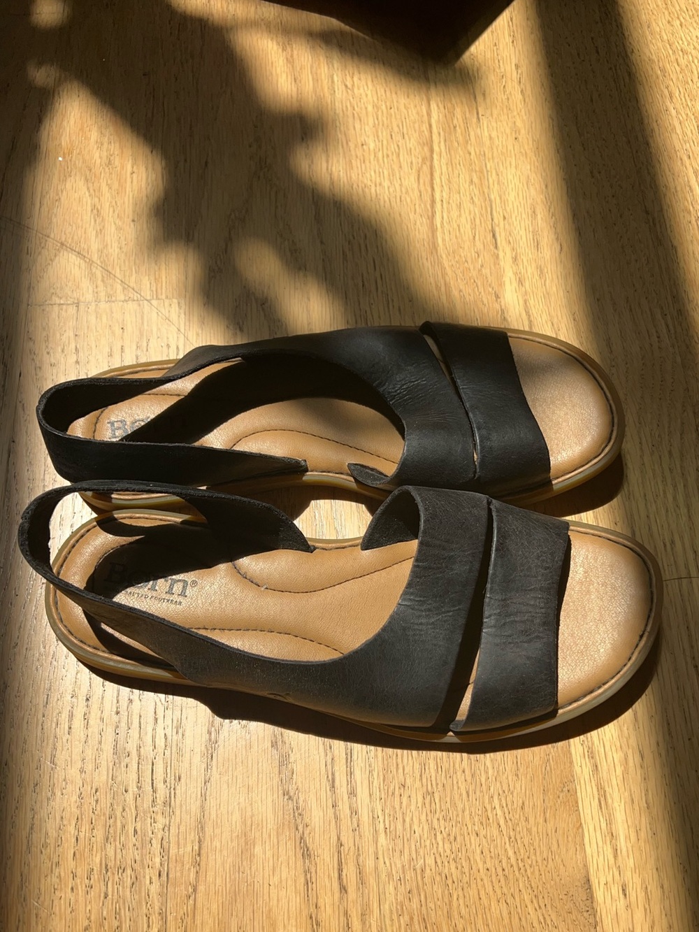 BØRN INLET BLACK LEATHER SLINGBACK SANDALS